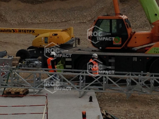 MONTAGE EN COURS D’UNE STATION COMPLETE DE CONCASSAGE  EN FRANCE AU PEAGE DU ROUSSILLON (38)